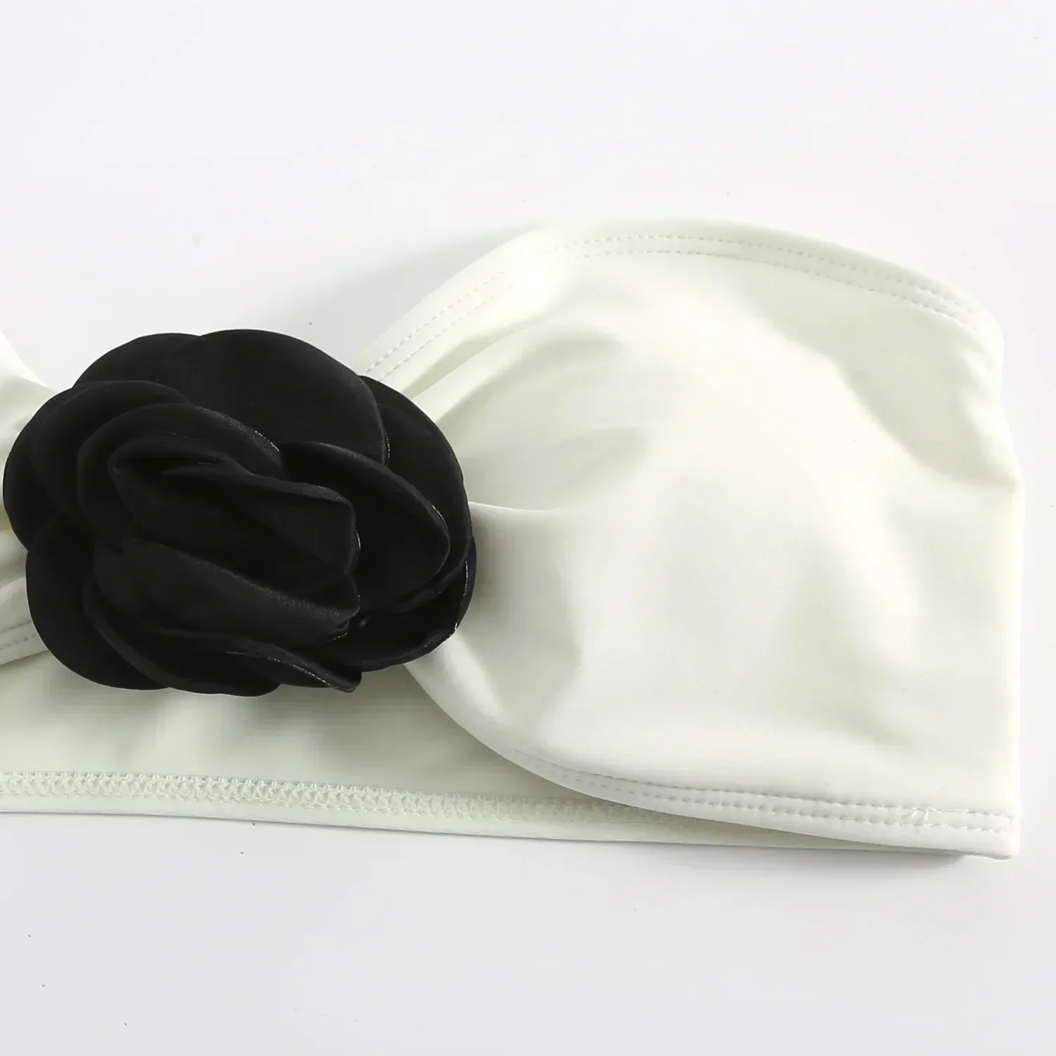 Dwuczęściowy strój kąpielowy z elegancką spódnicą - Image 10