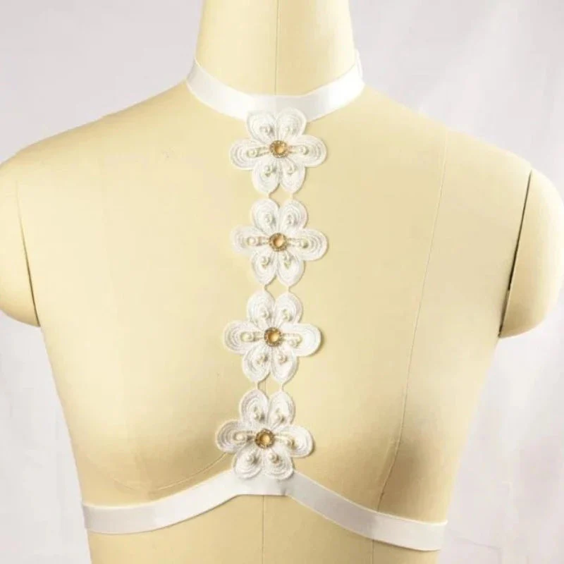 Ozdobny harness z kwiatami